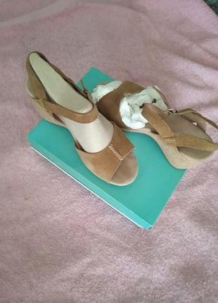 Босоніжки clarks замшеві