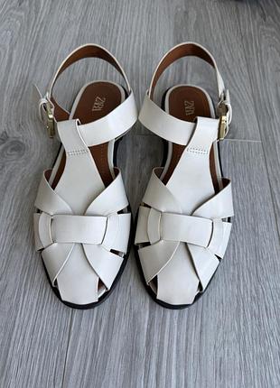 Босоніжки від zara