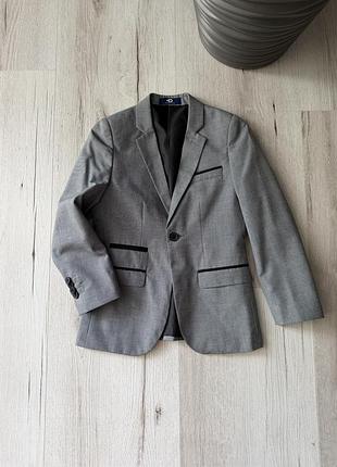 Продам стильний піджак на 7 років