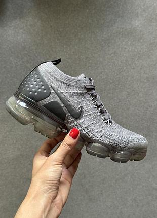 Кросівки nike air vapormax неймовірно зручні, легкі, дихаючі не відчуваються на нозі. матеріал преміальний текстиль, топ якість, розмір 36-22,5 см