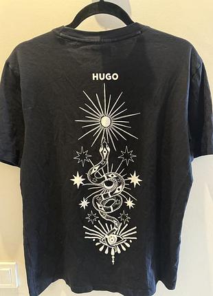 Футболка с принтом hugo