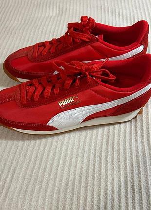 Puma червоні кросівки 42 us9 27cm