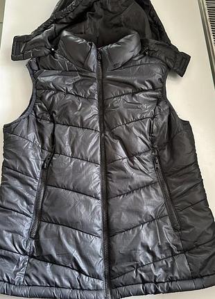 Тепла чорна жилетка h&m sport з капюшоном,