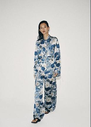 Новий костюм zara у піжамному стилі