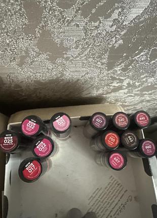 Помади для губ revlon