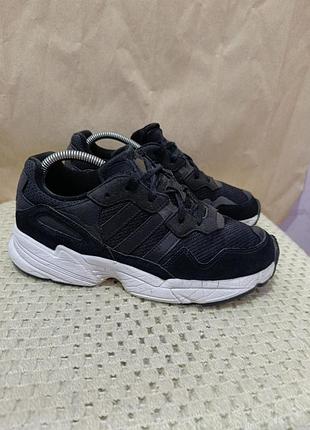 Шкіряні кросівки adidas