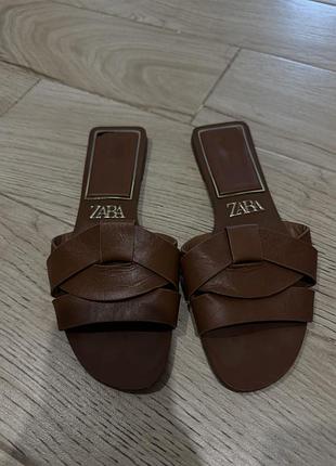 Шльопанці zara