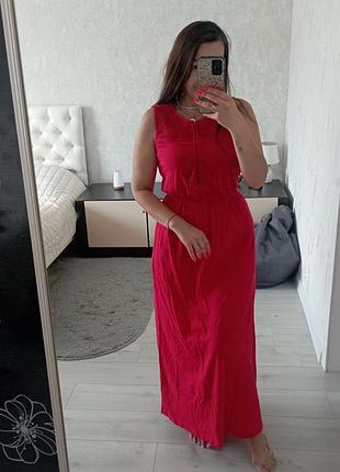 Длинное красное платье
