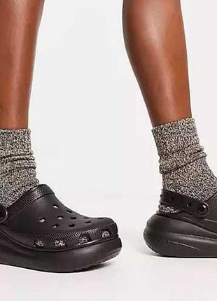 Шлепанцы кроксы клоги crocs classic crush clog женские цвет черный на платформе