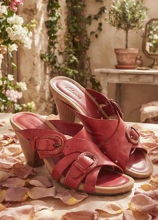 Очень красивые кожаные босоножки шлепанцы clarks 5.5(38)р-р бренд оригинал