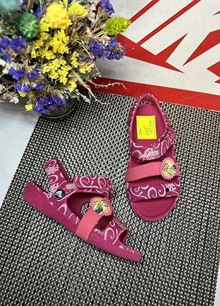 Оригінальні босоніжки crocs