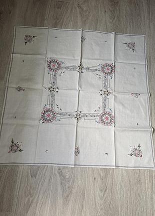 Скатертина з вишивкою