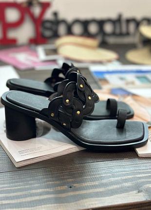 Босоніжки rebecca minkoff чорні studded toe loop sandal