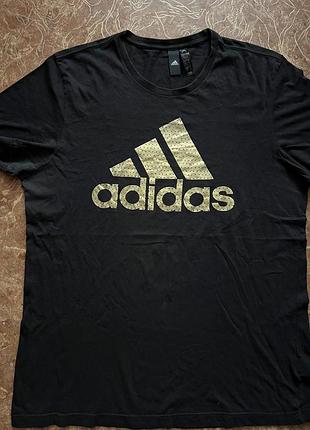 Чорна чоловіча футболка adidas з золотистим логотипом (оригінал, розмір l)