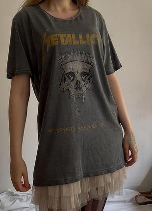 Женская серая футболка oversize metallica