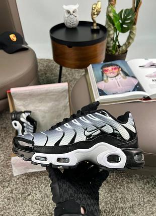 Жіночі кросівки nike air max tn plus grey black 40-41