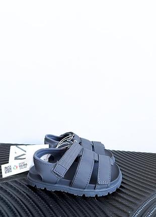 Босоніжки zara,unisex.розмір 21,22