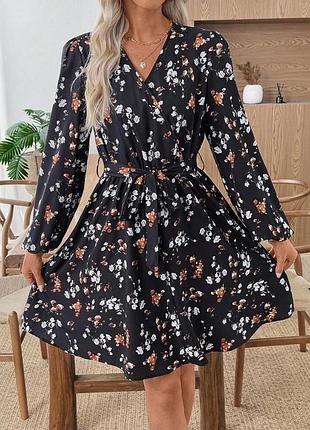 Сукня чорна в квіти м shein