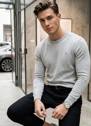 Светр бренду jack wills  .
заміри:пог-56 ; довжина виробу -67 см, довжина рукава -65,по плечах -46 см