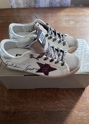 Жіночі кросівки.  golden goose