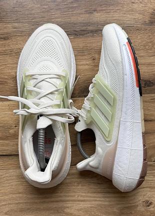 Кросівки жіночі adidas ultraboost light shoes