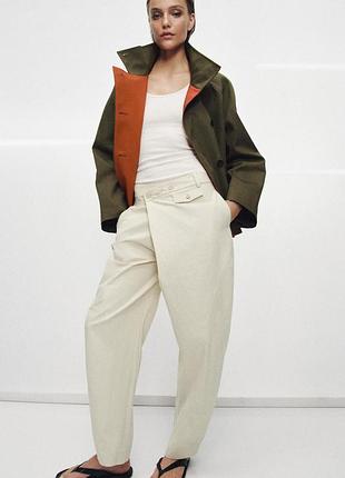 Оригинальные брюки с перекрестной молнией zara