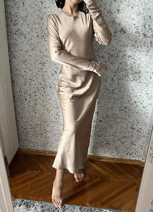 Атласна вечірня сукня 🤍