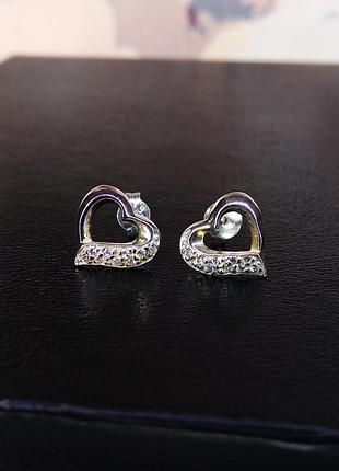 Серебряные серьги-гвоздики открытые сердечки с фианитами