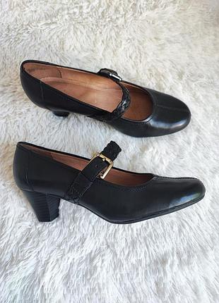Шкіряні туфлі з ремінцем  clarks artisan