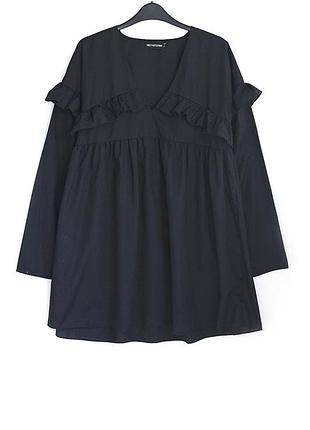 Чудесное платье свободного кроя с рюшами prettylittlething