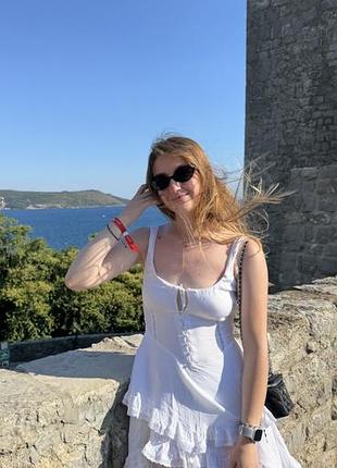 Біла сукня