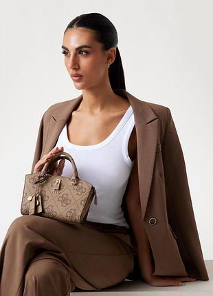 Жіноча сумка кроссбоді guess queensland  оригінал