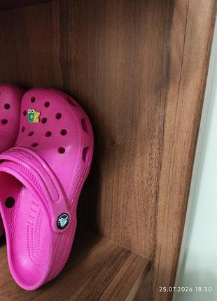 Рожеві crocs для дівчаток 2