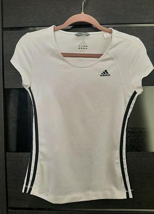 Жіноча футболка adidas m