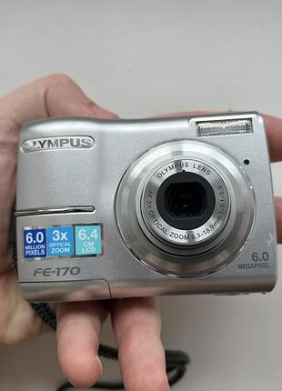 Вінтажний фотоаппарат компактна камера olympus fe-170 срібна
