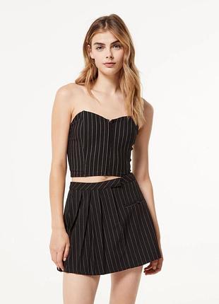 Костюм чорний у смужку
