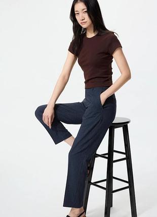 Класичні штани темно-синього кольору від бренду uniqlo s