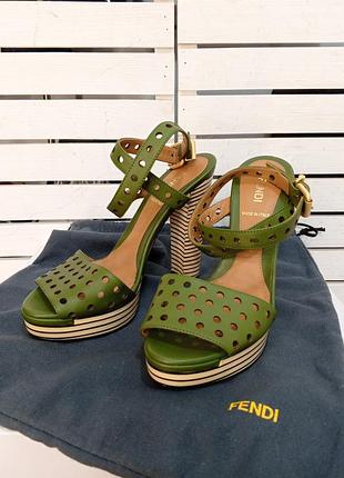 Босоніжки жіночі fendi 36