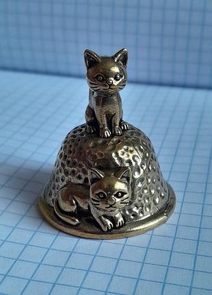 Декоративний дзвіночок котики