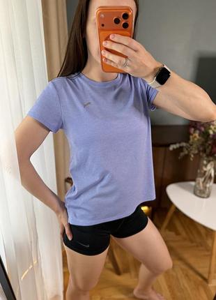 Фіолетова спортивна футболка puma