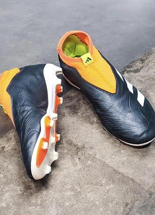 Оригінал дитячі футбольні бутси adidas predator league ll fg в чорному кольорі з помаранчевими та білими елементами роз.36