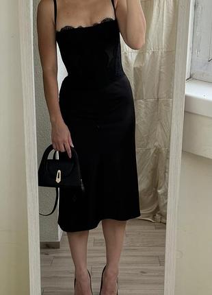 Чорна атласна юбка