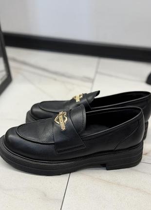 Шкіряні лофери love  moschino 40р