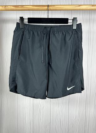 Nike dri fit black чорні спортивні шорти з гарним базовим дизайном розмір s