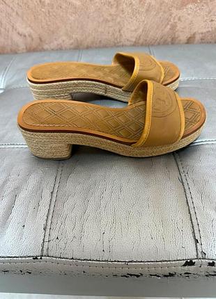 Heeled sandals сандалі