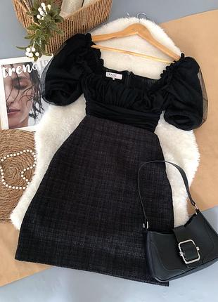 Красива чорна твідова міні спідниця з високою посадкою guess