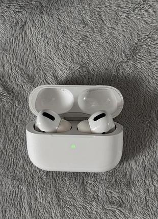 Кейс з навушниками airpods pro 1