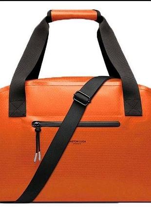 Спортивна сумка gaston luga lightweight duoseal duffel яскраво-помаранчевого кольору з водонепроникним покриттям.