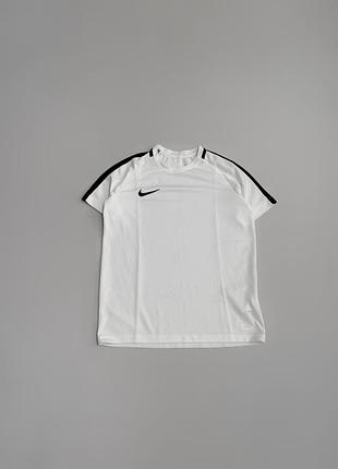Спортивна футболка nike , на зріст 137-147 см
