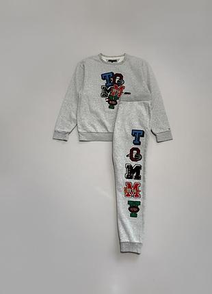 Костюм tommy hilfiger  (оригінал) , на зріст 164 см.